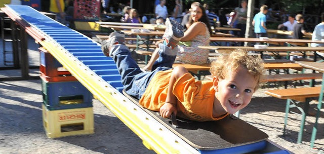 Liam hat Spa auf der Rutsche beim Dreisamhock.  | Foto: Rita Eggstein
