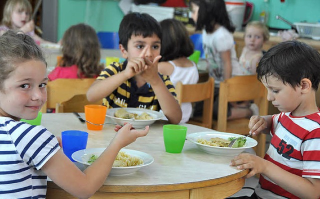 Beim Mittagessen sollte jedes Kind dabei sein drfen.   | Foto: ZVG