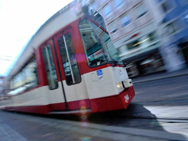 Die Stadtbahnen der VAG gehren zum Fr...Straenbild. Die Kunden freut&#8217;s.  | Foto: Michael Bamberger