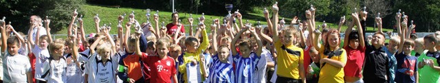 Fast 400 Kinder spielten und feierten ...m Hans-Walcher-Sportplatz in Brennet.   | Foto: Jrn Kerckhoff