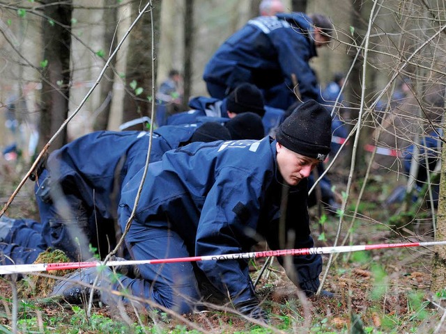 Im ungelsten Mordfall Bgerl sucht di...gebiet bei Nietheim nach neuen Spuren.  | Foto: dpa