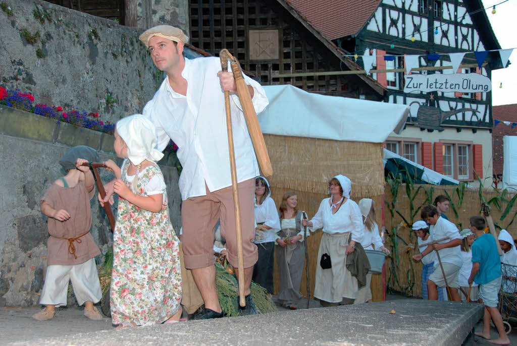 Vielfalt bei den Kiechlinsberger Weintagen 2012: Unterhaltsames Spektakel: das Theaterstück zum Bauernaufstand von 1525. Vielfalt bei den Kiechlinsberger Weintagen 2012: Unterhaltsames Spektakel: das Theaterstück zum Bauernaufstand von 1525.