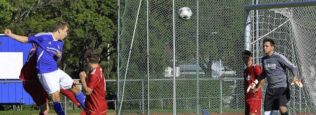 Christoph Bruhns Kopfballtor zum 2:0 l... in dieser Saison und gewann mit 4:0.   | Foto: Bernd Seger