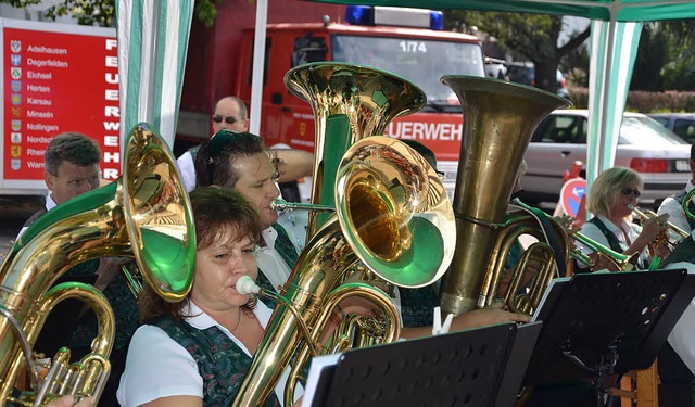 Die Schmugglergilde spielte beim Feuerwehrfest in Warmbach  krftig auf.   | Foto: Philipp Brodbeck