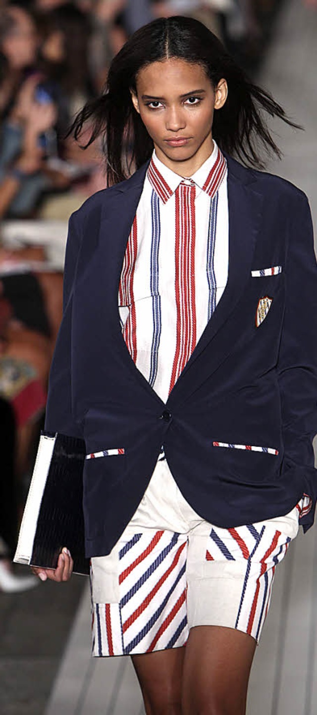 Tommy Hilfiger setzt auf Streifen (lin...toria Beckham auf schliche Schnitte.    | Foto: AFP