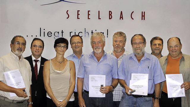 Ehrungen im Gemeinderat (von links): G...lsbach, Michael Heid, Johannes Wagner   | Foto: heidi fssel