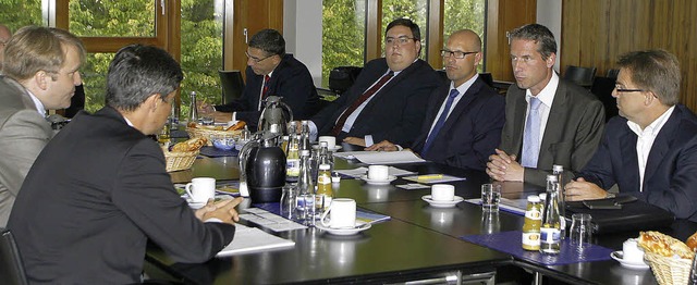 Die FDP-Parlamentarier Leopold Grimm u...ff und Steffen Auer, der IHK-Prsident  | Foto: HEIDI FSSEL