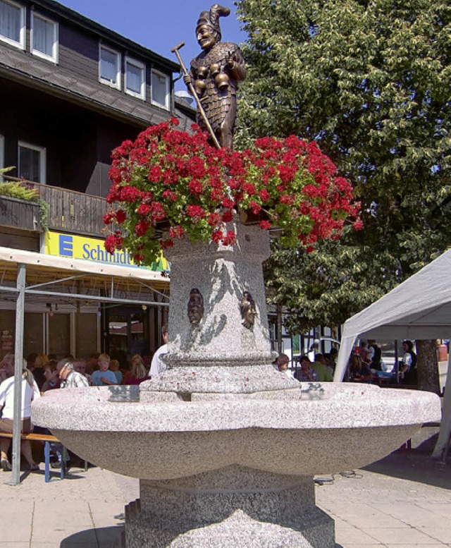 Ganz im neuen Glanz &#8211; der Dengelebrunnen in Lenzkirch   | Foto: Inken Kramer