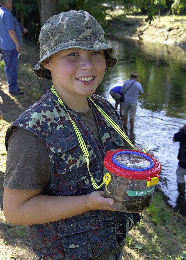 Jungs, kommt bald wieder! Jungangler S...seine Junior-Lachse  in die Freiheit.   | Foto: CBU