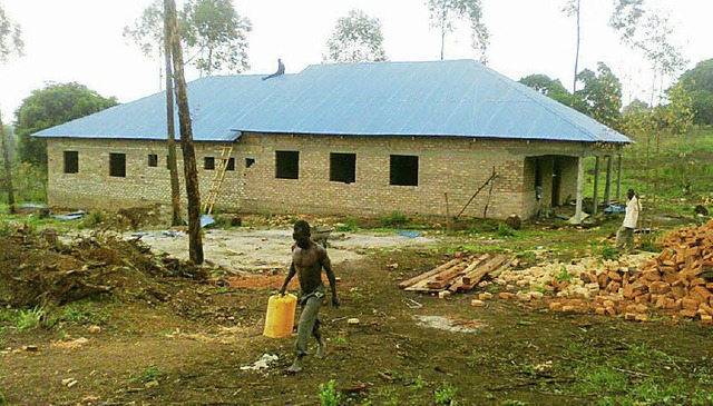 Krankenstation in Hoima. Pfarrer Peter und die Menschen in Uganda  | Foto: Privat