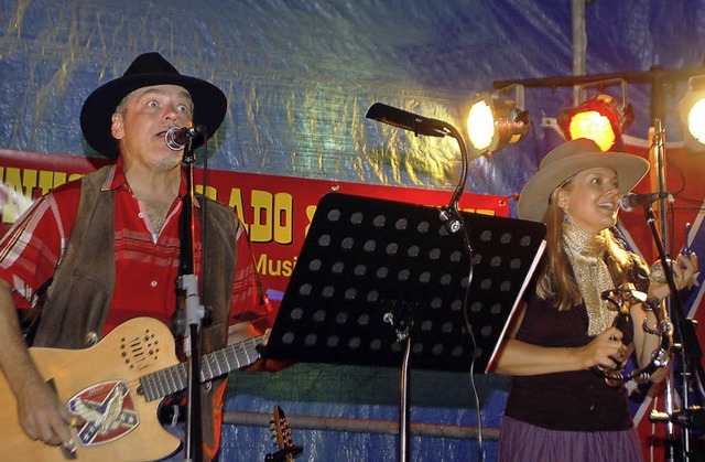 Machen die passende Musik dazu: Linus Colorado &amp; Jeanine   | Foto: H. Fssel