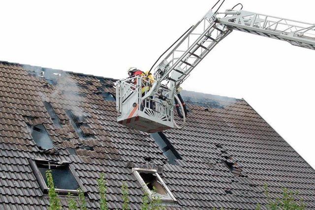 Fotos: Hoher Schaden bei Wohnhausbrand in Oberrimsingen