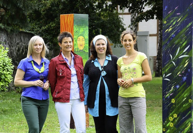 Feierlich ihrer Bestimmung bergeben w...tner und Aline Czapiewski (von links).  | Foto: Christiane Franz