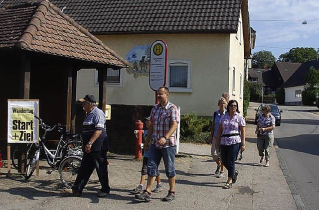 Knapp 100 Wanderer nahmen am Wandertag des Heimatvereins Tutschfelden teil.   | Foto: Schimanski