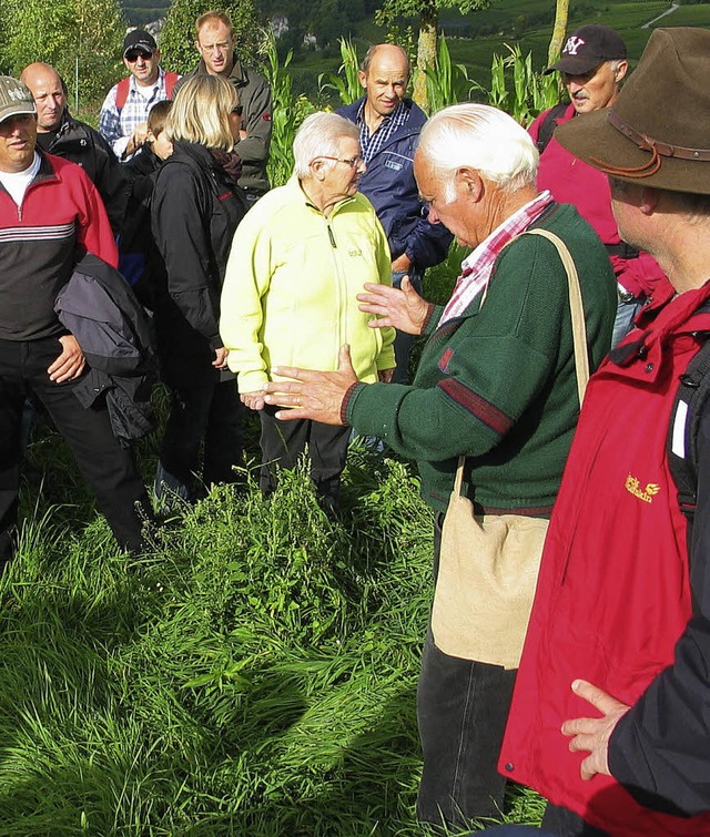 Bertram Huber (rechts mit braunem Hut)...rischen Teil der ersten Bannwanderung.  | Foto: Schtz