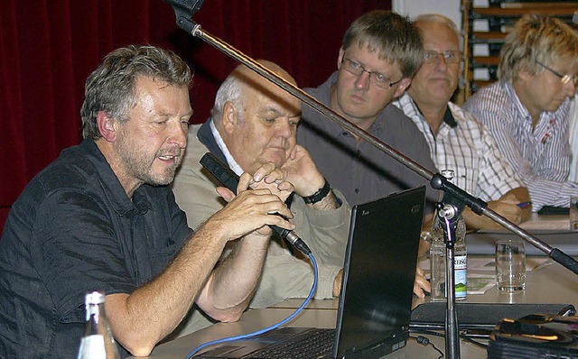 Auf dem Podium (von links): Brgermeis...reas Schneider (Landratsamt Lrrach).   | Foto: fabry/kohlmann