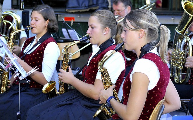 Mit viel Musik war fr Unterhaltung be...ld zeigt den Musikverein Hochemmingen.  | Foto: benjamin bohn