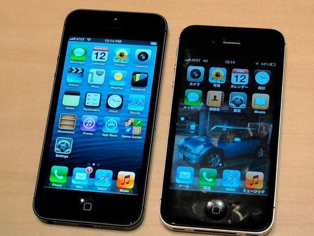 Das neue iPhone (links) hat einen etwas  greren Bildschirm.  | Foto: AFP