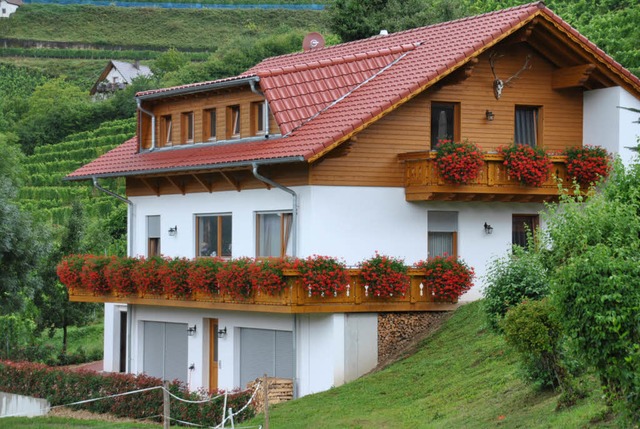 Das neue Wohnhaus fr die &quot;Sonnen...Nachbarhuser  weiter unten entspricht  | Foto: Frank Kiefer