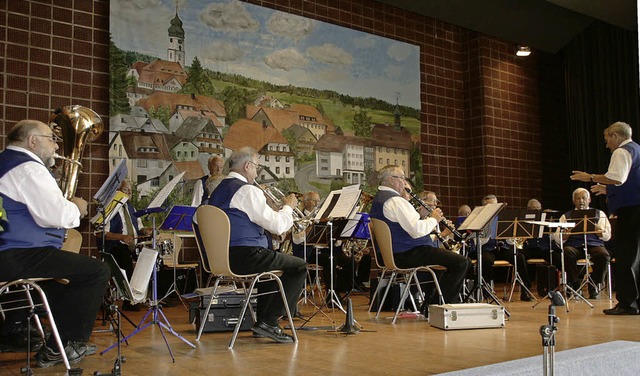 Die Senioren-Blaskapelle Hochschwarzwa...gte fr die musikalische Unterhaltung.  | Foto: Chris Seifried