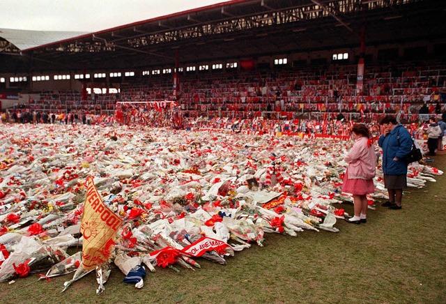96 Liverpool-Fans starben bei der Kata...hten ber die Fans zugespielt wurden.   | Foto: AFP