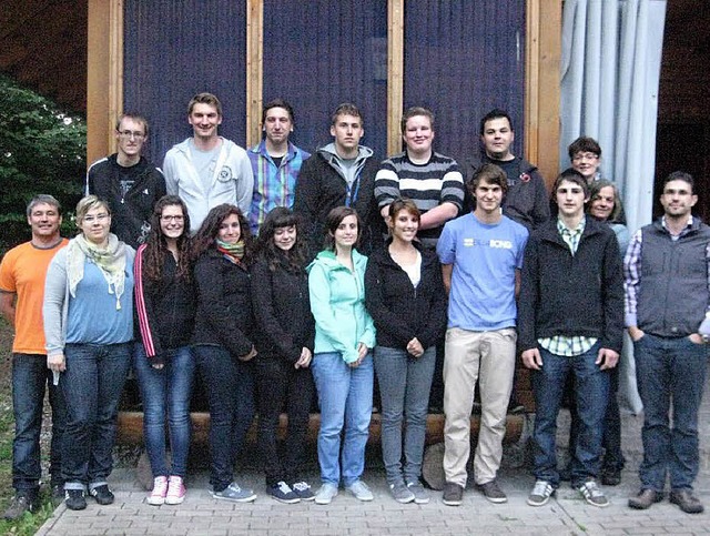 16 Jugendliche, davon vier neue Azubis...eischwarenfabrik Adler in Ausbildung.   | Foto: Adler OHG