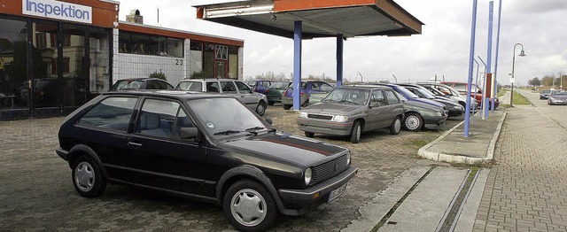 Wo jetzt noch die Autowerkstatt Ziegle... steht soll der Discounter entstehen.   | Foto: Archiv: H. Fssel