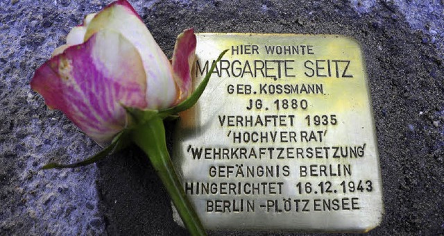 Ein Stolperstein an der Brombergstrae...rt an die Kommunistin Margarete Seitz.  | Foto: Thomas Kunz