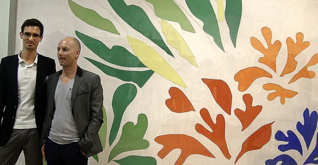 Die Restauratoren Stephan Lohrengel un...Matisses monumentalem  Scherenschnitt   | Foto: R. Frey