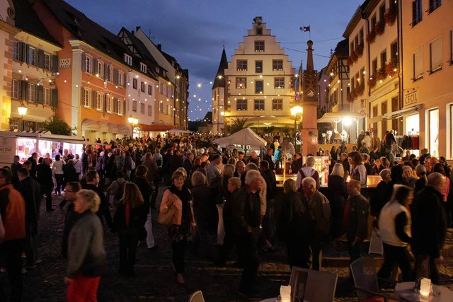 Tausende von Menschen bevlkerten bei ...Endingen am Freitagabend die Altstadt.  | Foto: Martin Wendel