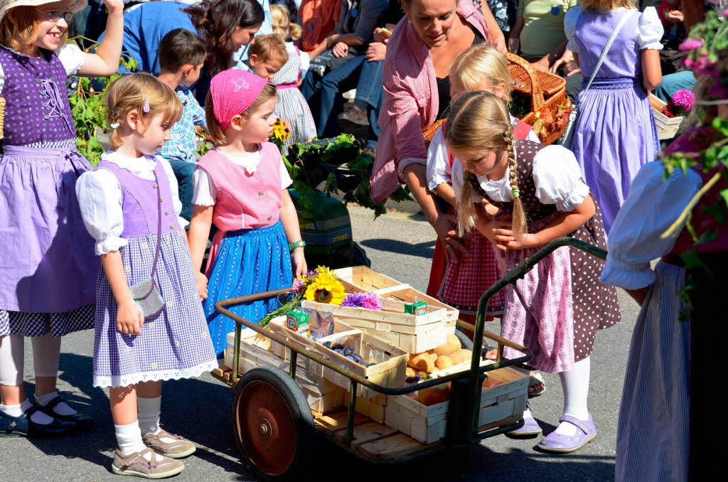 Weinprobe, Schf-Party und Festumzug – berall steppte der Br. <?ZP?>
