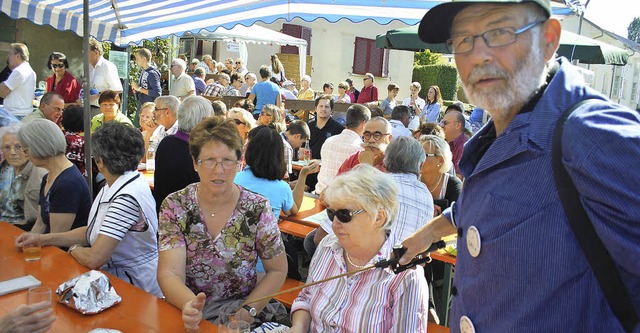 Sauser-Man: Gustav Walliser schenkte den Neuen wieder aus der Kbelspritze aus.   | Foto: Norbert Sedlak