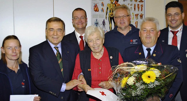 Seltene Ehrung: Der Kreisvorsitzende D...d Reinhold Utke (Zweiter von rechts).   | Foto: Sedlak
