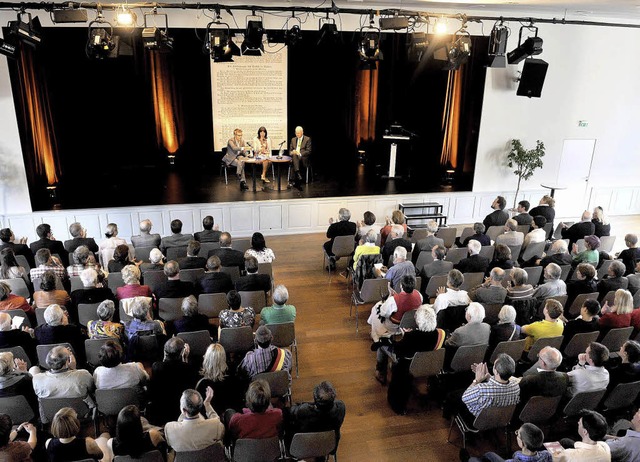 Diskussion im Salmensaal um Steuergerechtigkeit.   | Foto: Rosalie Gruen