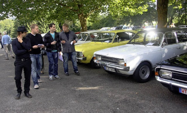 Aus ganz Deutschland kamen die Oldtime...mbadparkplatz ein Stelldichein gaben.   | Foto: Heiner Fabry