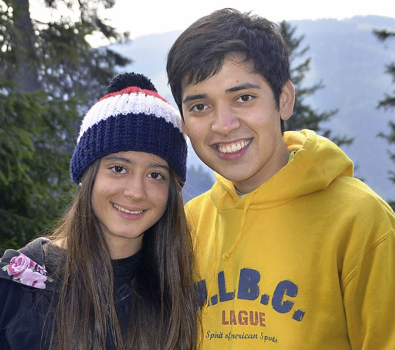 Junge Helfer aus Argentinien: Aldana Passaretti und Matias Lerolano.  | Foto: Sebastian Wolfrum