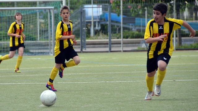Immer am Ball sind die Jugendfuballer...llheimer Eichwaldstadion trainieren.   | Foto: Sigrid Umiger