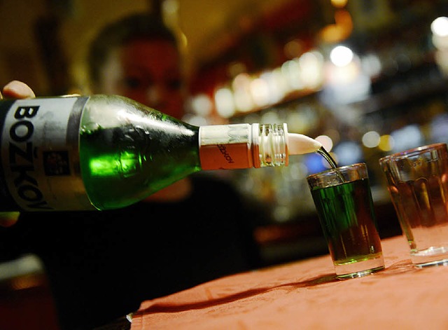 Schnapsausschank in tschechischen Kneipen ist derzeit verboten.   | Foto: dpa