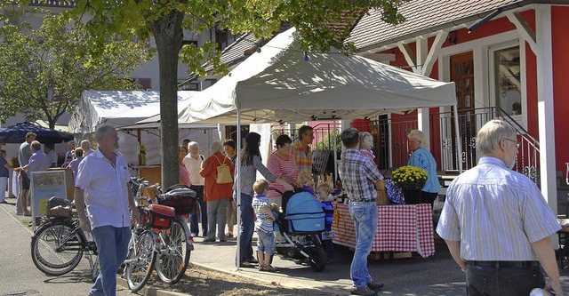 Reger Andrang herrschte an den Marktst...7. Leiselheimer Herbst- und Weinmarkt.  | Foto: Roland Vitt