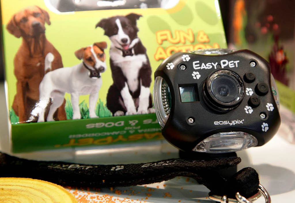 Die Minikamera „easypet“ fr das Hunde- oder Katzenhalsband am Stand der Firma „easypix“.
