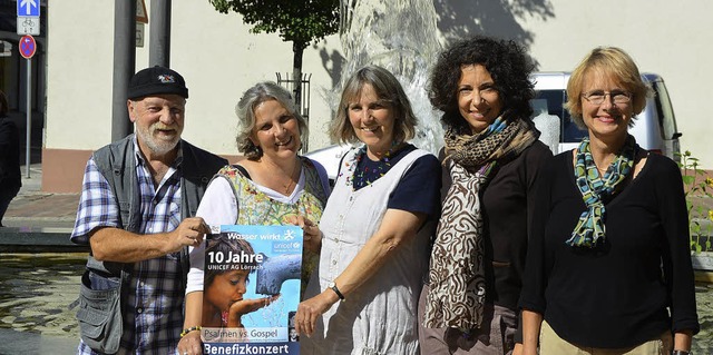 Thomas Lohse, Anette Zollinger, Christ...Spenden fr flieendes Wasser weltweit  | Foto: Benedikt Mller