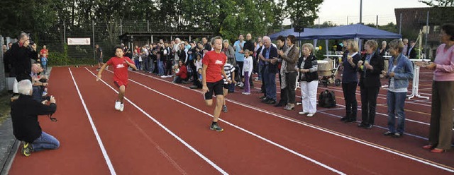 Der Leichtathletik-Nachwuchs des TV Ei...100-Meter-Kampfbahn unter die Sohlen.   | Foto: julius steckmeister