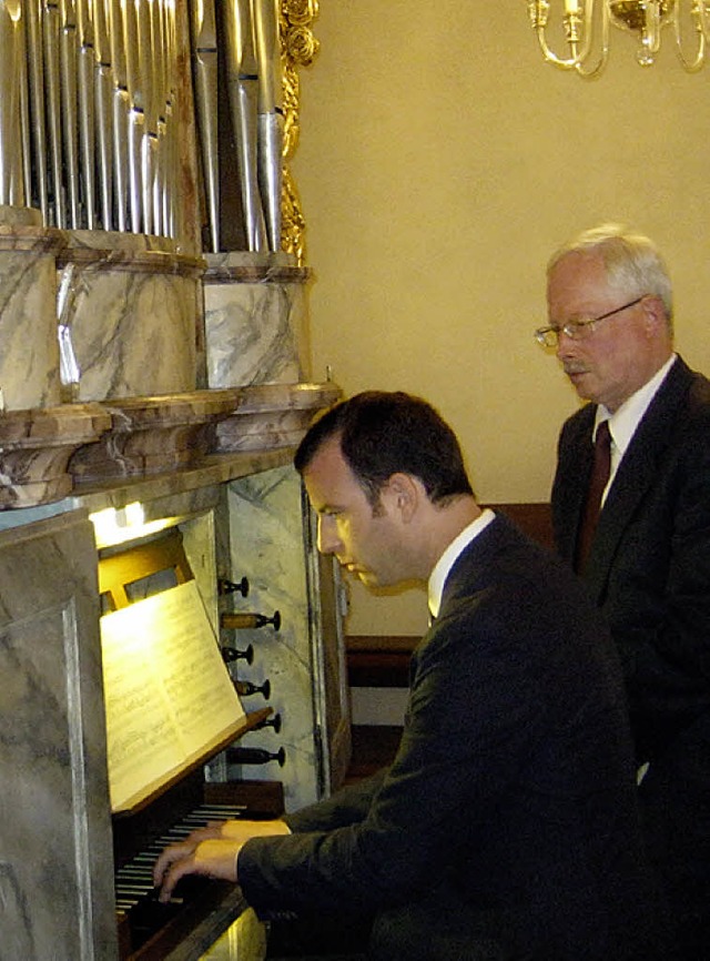 Willi Frank (rechts) und Tobias Frass an der Orgel.   | Foto: Anne Freyer