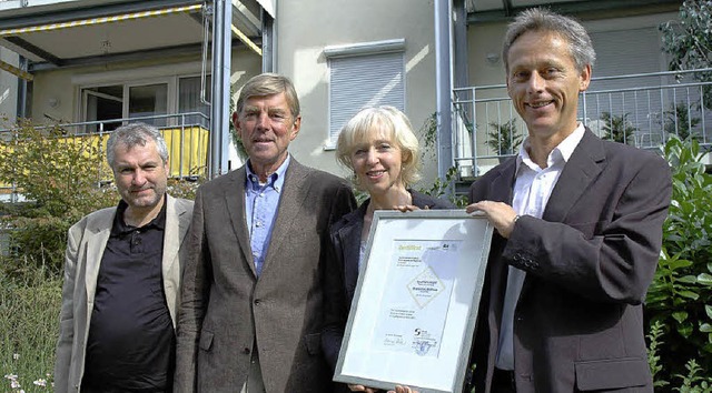 Die Wohnresidenz am Engelplatz wurde z...Hammler, Brgermeister Michael Wilke.   | Foto: Britta Wieschenkmper