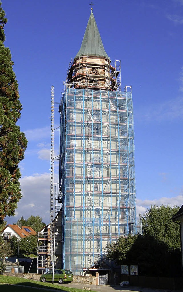 Noch ist der Kirchturm in Eichsel eingehllt.  | Foto: Petra Wunderle