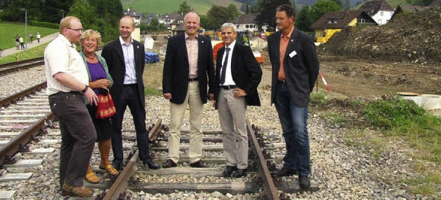 Beim Schwellengehen auf dem Bahnhofsar...ohl grten Bauprojekts in der Region.  | Foto: M. Lange