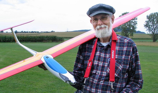 Michael Hougen leitet das Camp fr Modellflugfreunde.   | Foto: Bode