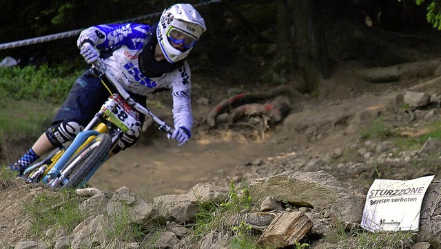 Nicht ohne. Waghalsig strzen sich  di...iker am Wochenende in Todtnau zu Tal.   | Foto: niklas ziegler