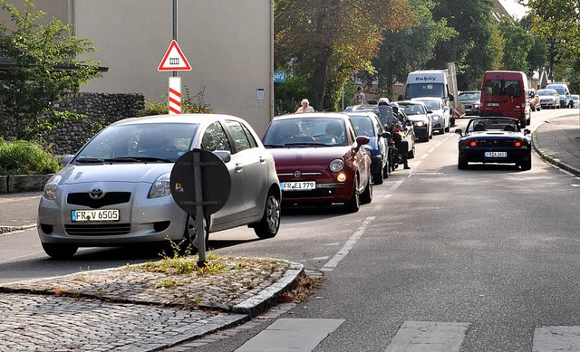In Staufen warten viele Verkehrsproble...n der Einmndung der Grunerner Strae.  | Foto: Rainer Ruther