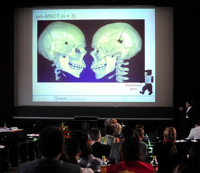 Wie gelang es der Selbstmrderin, sich...stagung an der Freiburger Universitt.  | Foto: Thomas Kunz